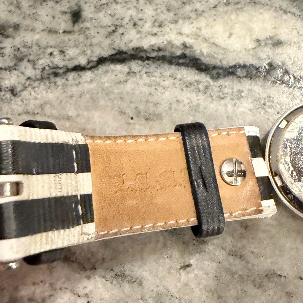 L.A.M.B Watch from Gwen Stefani - Picture 8 of 13